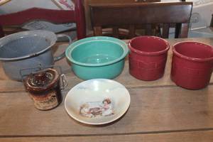 lot 2999 image: Longerberger Crocks and More