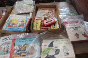 lot 3005 image: Vintage Childrens Books on Cassette Tape & More