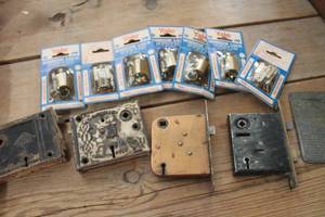 lot 3007 image: NIP Yale Window Locks and More