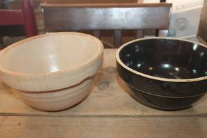 lot 3009 image: Vintage Crock Bowls