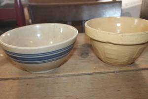 lot 3010 image: Vintage Crock Bowls