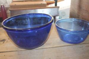 lot 3012 image: Anchor Hocking Blue Mixing Bowl and More