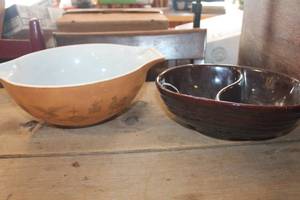 lot 3014 image: Vintage Large Pyrex Bowl and More