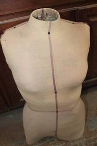 lot 3021 image: Vintage Dress Form