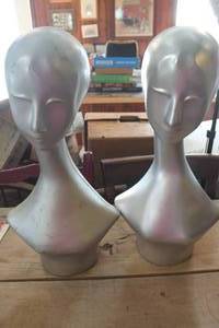 lot 3022 image: Vintage Silver Nemi Mannequin