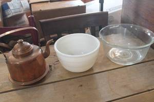 lot 3025 image: Vintage Copper Kettle and Bowls
