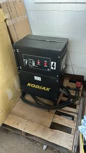 lot 24454 image: Kodiak Battery Charger 12K865B1 - Model ESP481-24-160-BU&nbsp