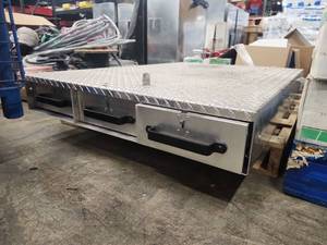 lot 18729 image: Diamond Plate Truck Bed Tool Box Drawer Unit