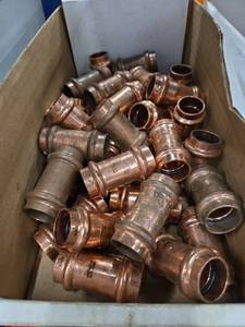 lot 11676 image: Bulk Lot of 34 Press Fitting Coupling wStop