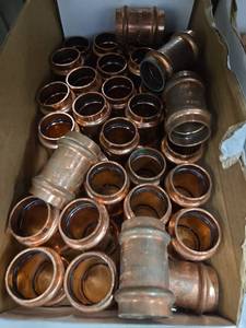 lot 11688 image: 1 Inch Press Fitting Coupling wStop