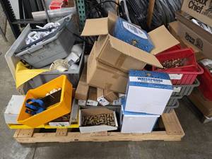 lot 18746 image: Lot Plumbing Fixtures Hardware Fittings Brackets Accessories