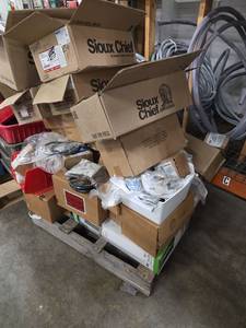lot 18747 image: Everbilt Heavy Duty Semi-Rigid Dryer Hookup Kit - Model 600206 and More