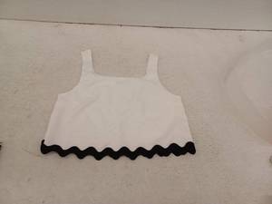 lot 18361 image: Pretty Garten Size Small Crop Top