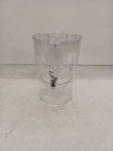 lot 18518 image: 2 Gallon Clear Plastic Beverage Dispenser with Spigot