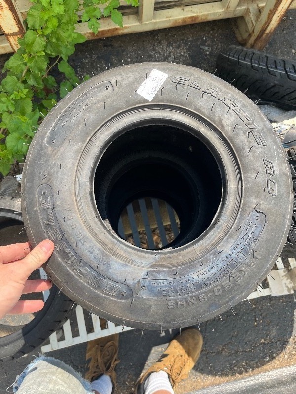 lot 380 image: Carlisle Classic RB Tire 18 x 9.50-8