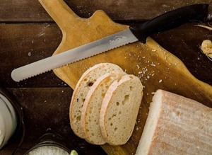 lot 16 image: Professional 10 inch Serrated Bread Knife for kitchen with Ergonomic handles, Bread Cutter, Ultra-Sharp Stainless Steel  Perfect for Slicing Bread, Cake