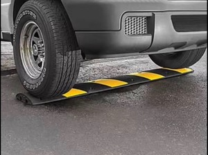 lot 22 image: Quality Speed Bump - 6, Rubber - Great Wire Protectors