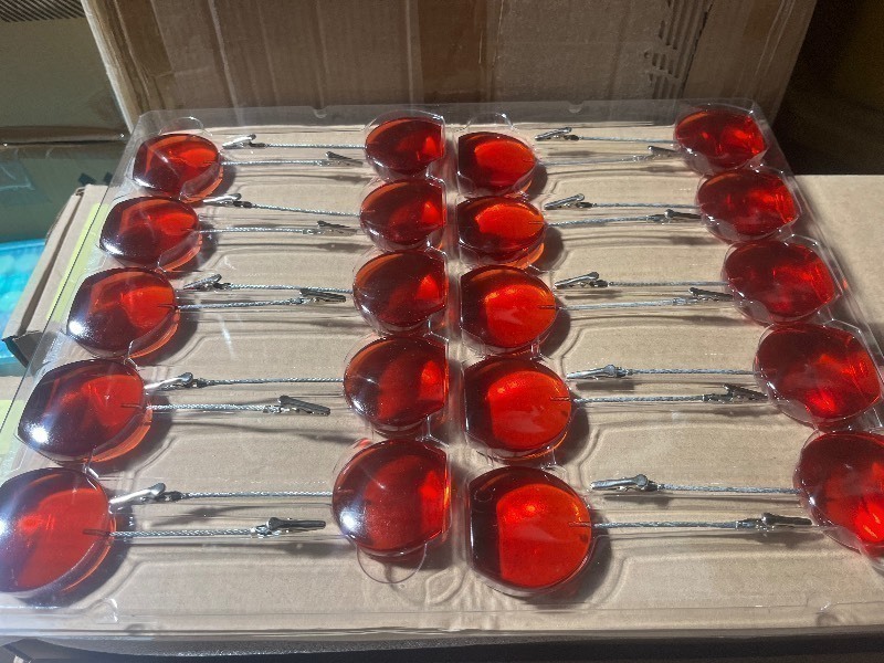 lot 300 image: Bundle of 40 Red Memo Clips - Transparent Base - 3 Wire - Great for Parties, Decore, Offices, Catering Etc