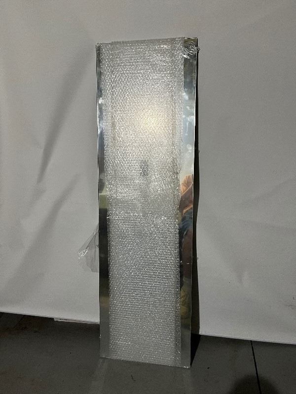 lot 663 image: Free standing Mirror - 18 x 4