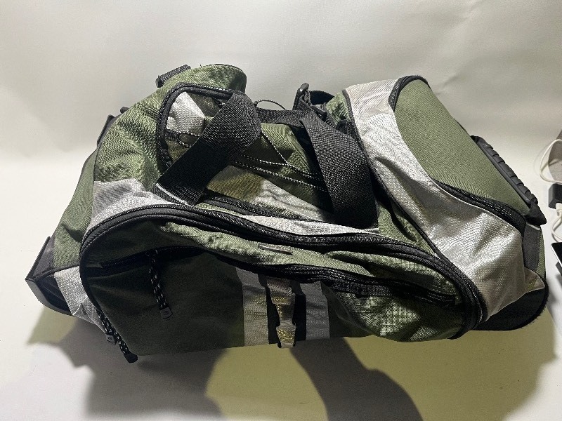 lot 282 image: G.H. BASS & COMPANY Quality Travel Bag - Green & Black - Wheels & Handle mediumlarge size