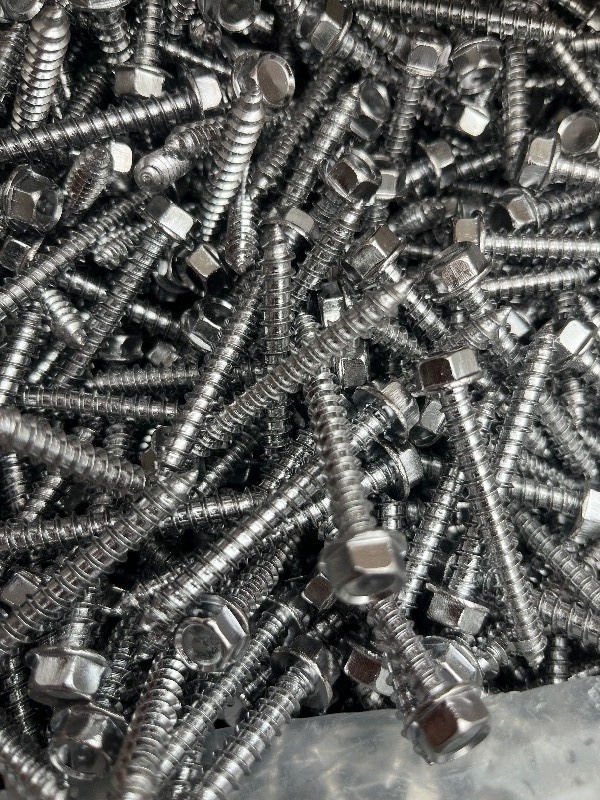 lot 671 image: Bundle of 100 Pieces 2 12 hex head screws