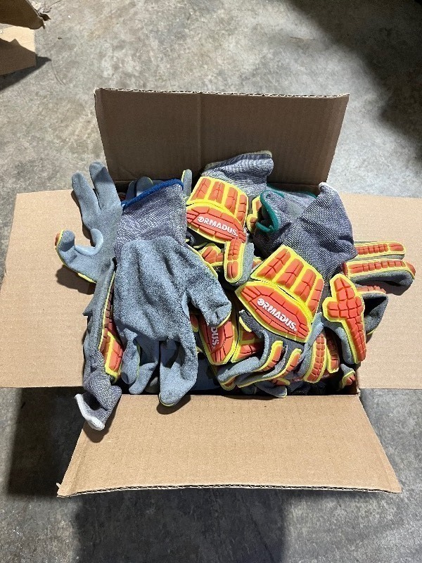 lot 396 image: Large Bundle of Mixed Gloves