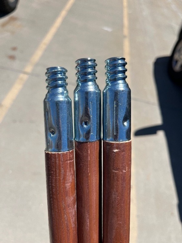 lot 38 image: Bundle of 3 Wooden Mop Broom Handle - Metal Threaded Tip 5