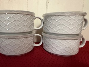 lot 208 image: Large Soup Bowls w Lids