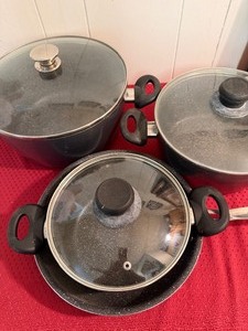 lot 213 image: Granite Coated Cookware, 3 Pots w Lids and a Frying Pan
