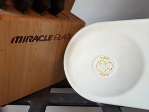 lot 198 image: Knife Block w Miracle Blade Knives and a Mushroom Slicer