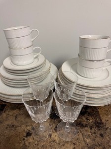 lot 195 image: Gibson Dinnerware (24 Pieces) and Stemware