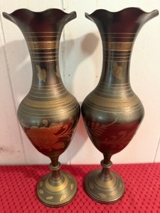lot 190 image: Vintage Brass Pedestal Vases, Made in India
