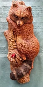 lot 156 image: Bossons Chalkware Racoon (has chip on ear)