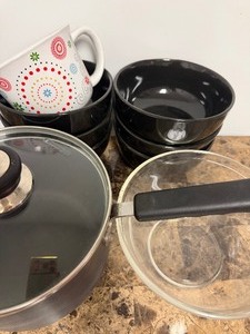 lot 151 image: Misc Kitchen - (6) Black Bowls, Mugs, Pot and Glass Bowl