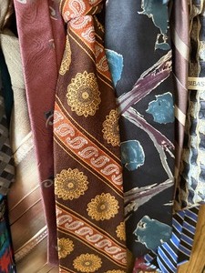 lot 141 image: Vintage Mens Ties