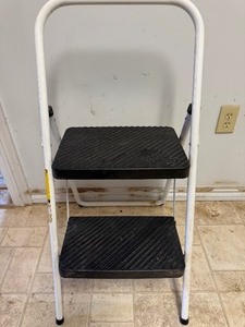 lot 223 image: Cosco Folding Stepladder