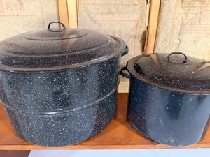 lot 224 image: Enamel Water Bath Canner and Stock Pots