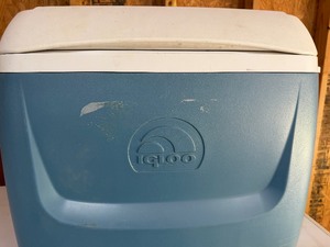 lot 234 image: Large Igloo Cooler w Wheels