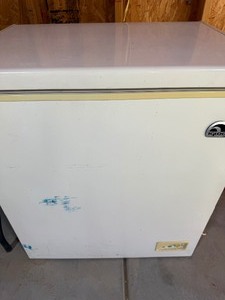 lot 235 image: Igloo Chest Freezer, TestedWorks, Model FRF4528