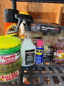 lot 260 image: Shelf of Cleaners, Mostly for Vehicles