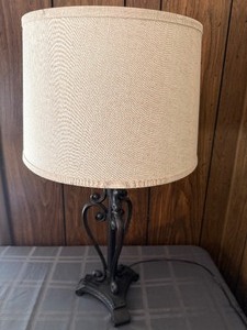 lot 407 image: Table Lamp w Shade