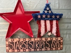 lot 408 image: Americana Decor
