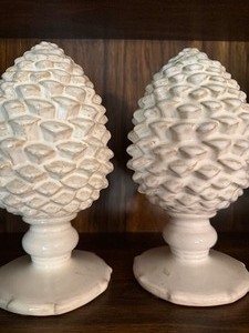 lot 410 image: White Washed Ceramic Pine Cone Decor