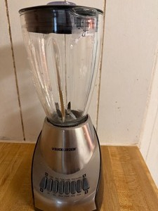 lot 419 image: Black & Decker Blender, Model BL2100S, Very Clean