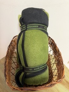 lot 427 image: Duck Commander Blanket in a Basket