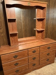 lot 113 image: Dresser w Mirror, 2 Pieces
