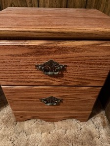 lot 112 image: End Table, Approx 18 x 13 x 22