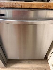 lot 127 image: Samsung Dishwasher, Model DW80R2031US