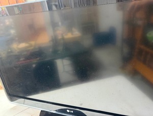lot 265 image: LG 42 TV w Remote