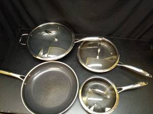 lot 1039 image: HexClad Hybrid Nonstick 7-Piece Cookware Set, 8, 10, and 12 Pans with Lids, and 10 Wok, Stay-Cool Handles, Dishwasher and Oven-Safe, Induction Ready, Compatible with All Cooktops - Retail $466